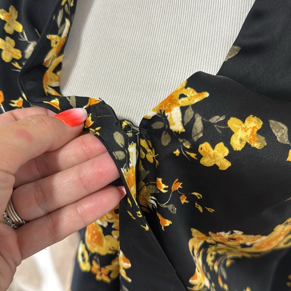 INC International Concepts Black and Yellow Floral sleeveless Blouse size XL - Picture 5 of 8